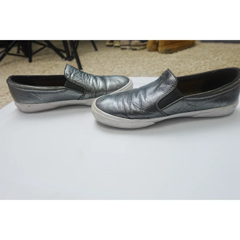 Michael Kors 8.5 M‎ Gray Silver Leather Loafer Flats Casual Slip Ons Metallic